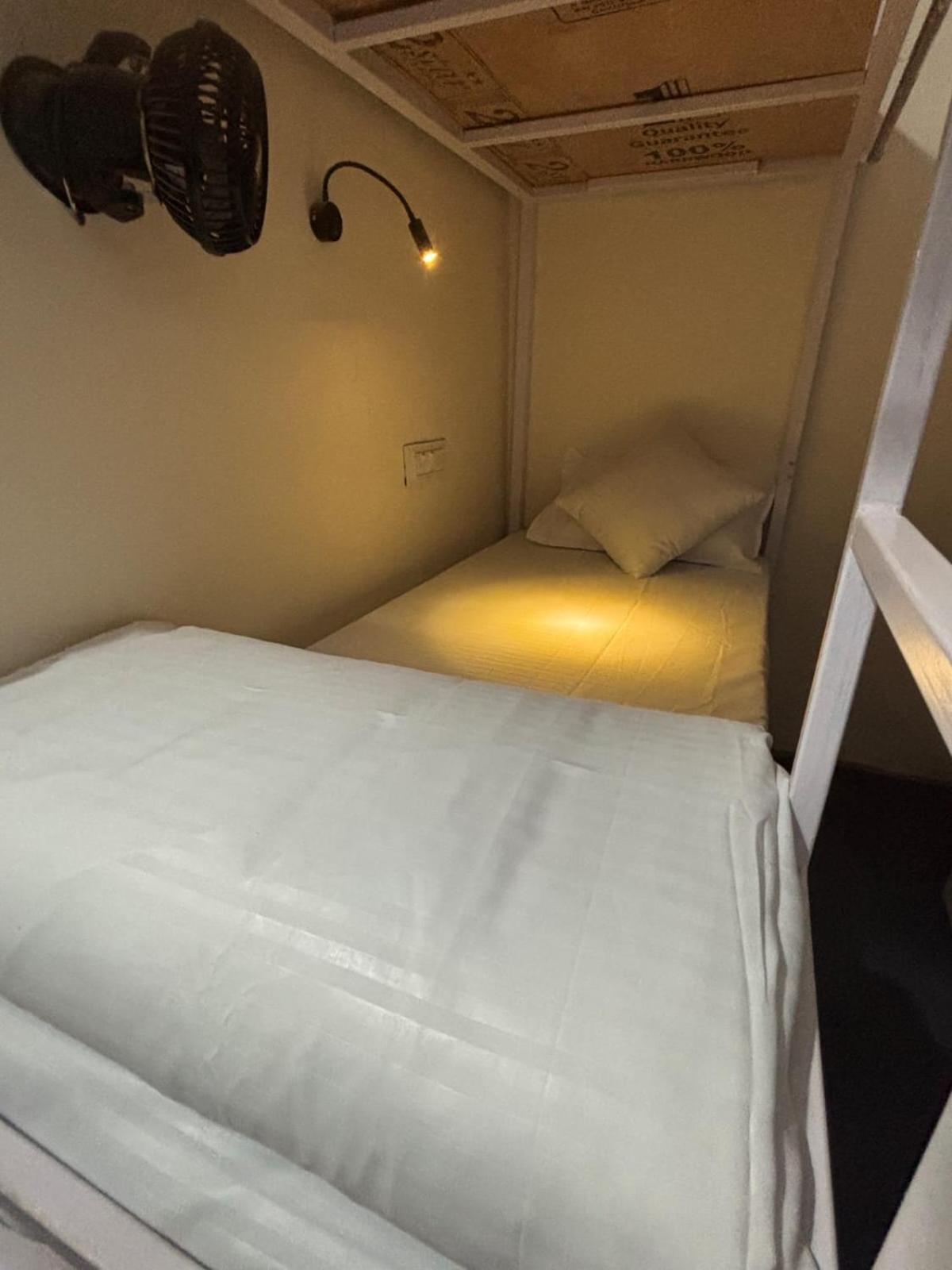 Hot - House Of Travellers, Vagator Hostel Εξωτερικό φωτογραφία