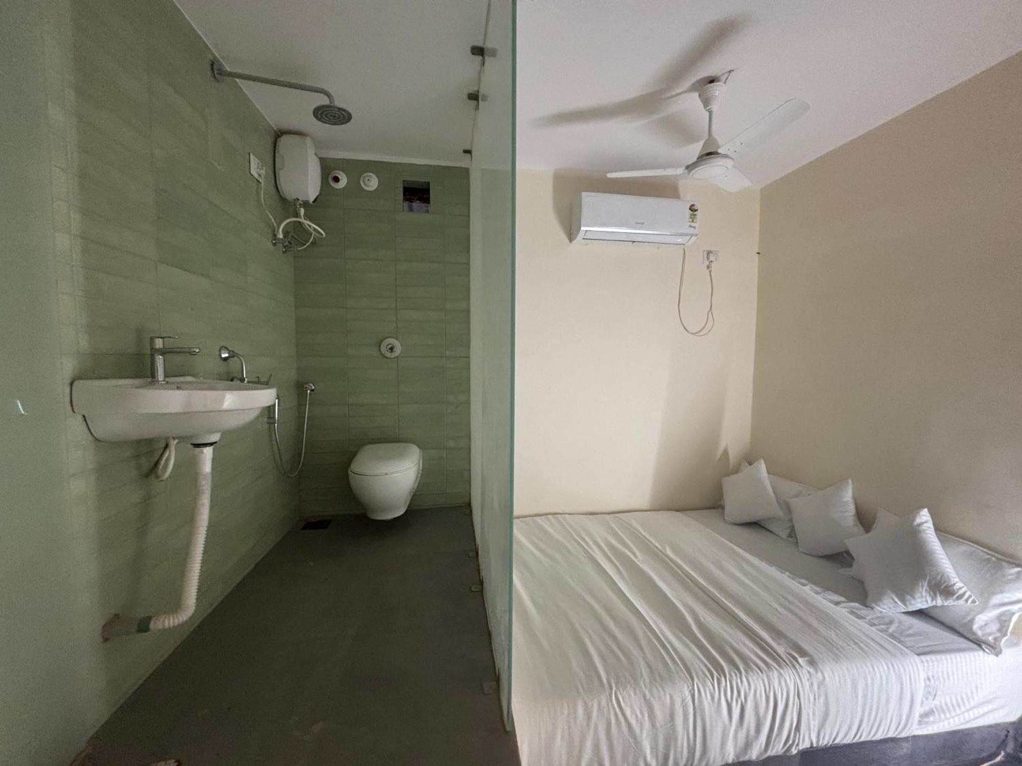 Hot - House Of Travellers, Vagator Hostel Εξωτερικό φωτογραφία
