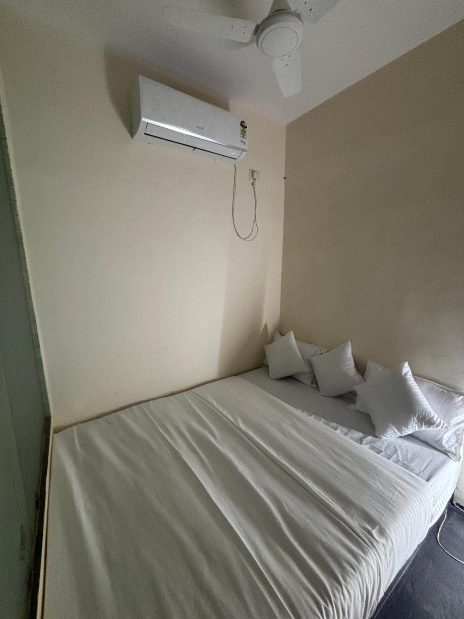 Hot - House Of Travellers, Vagator Hostel Εξωτερικό φωτογραφία