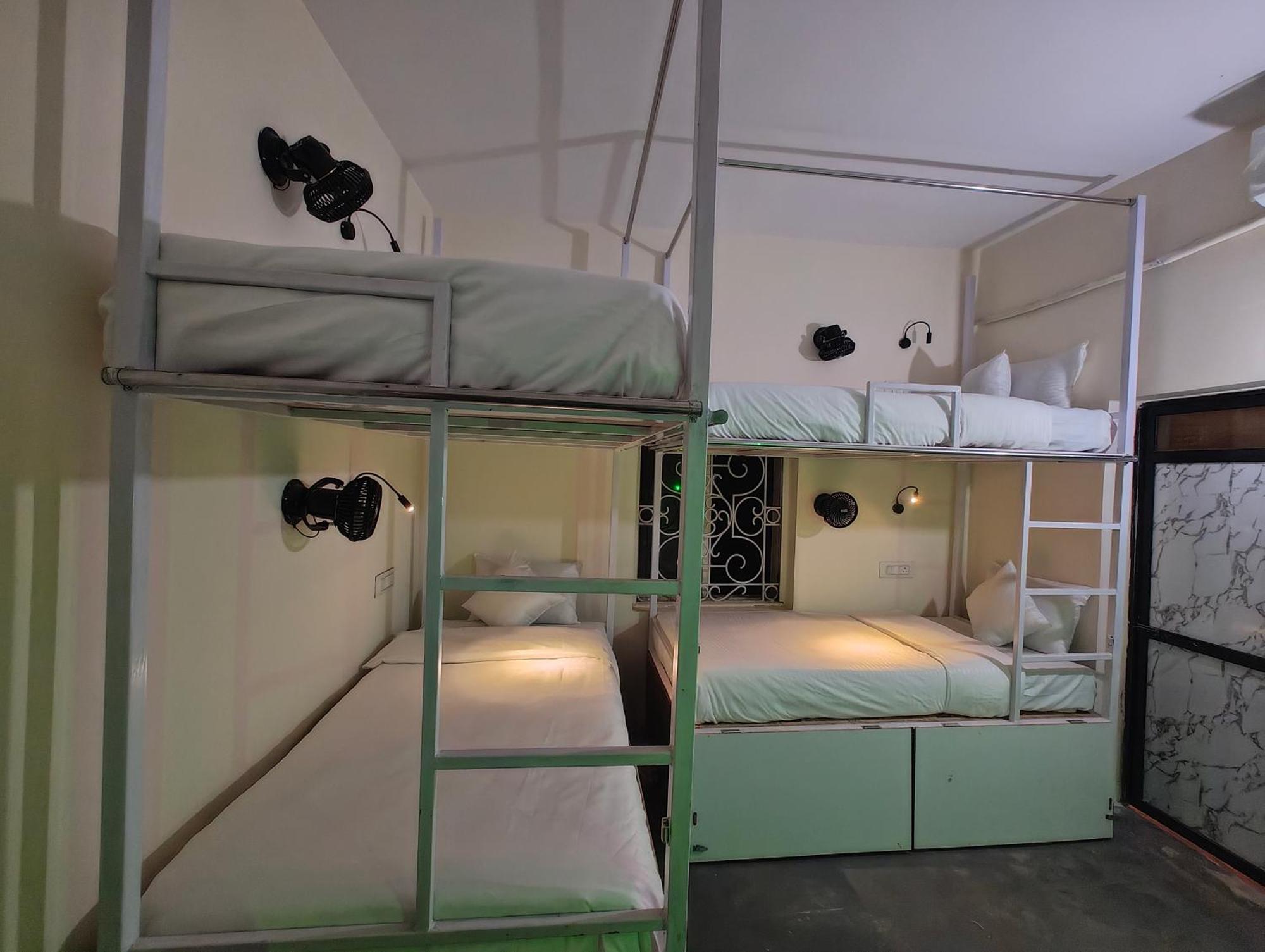 Hot - House Of Travellers, Vagator Hostel Εξωτερικό φωτογραφία