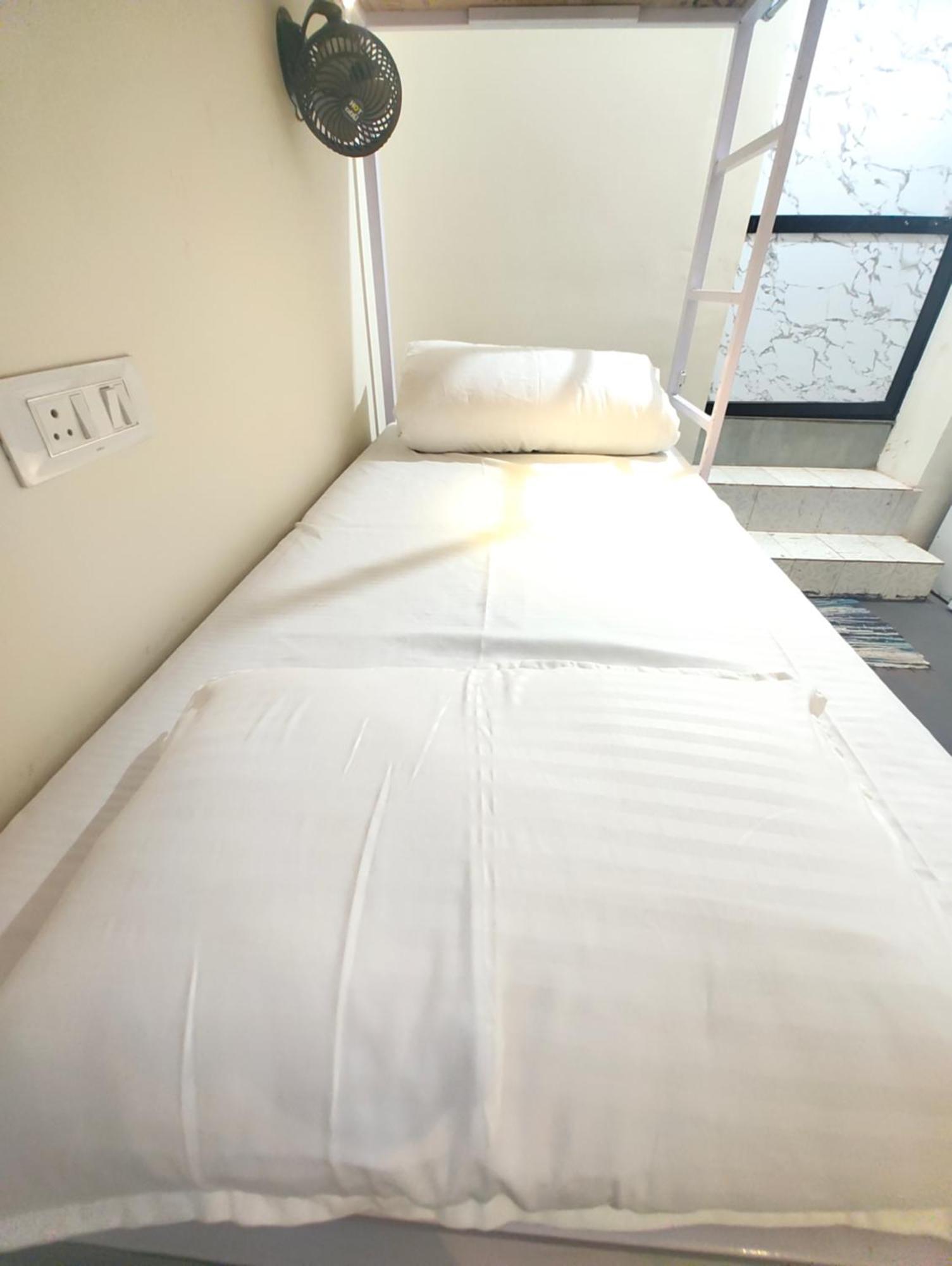 Hot - House Of Travellers, Vagator Hostel Εξωτερικό φωτογραφία